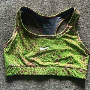 NIKE Swoosh Light Support Non-Padded sports bra
